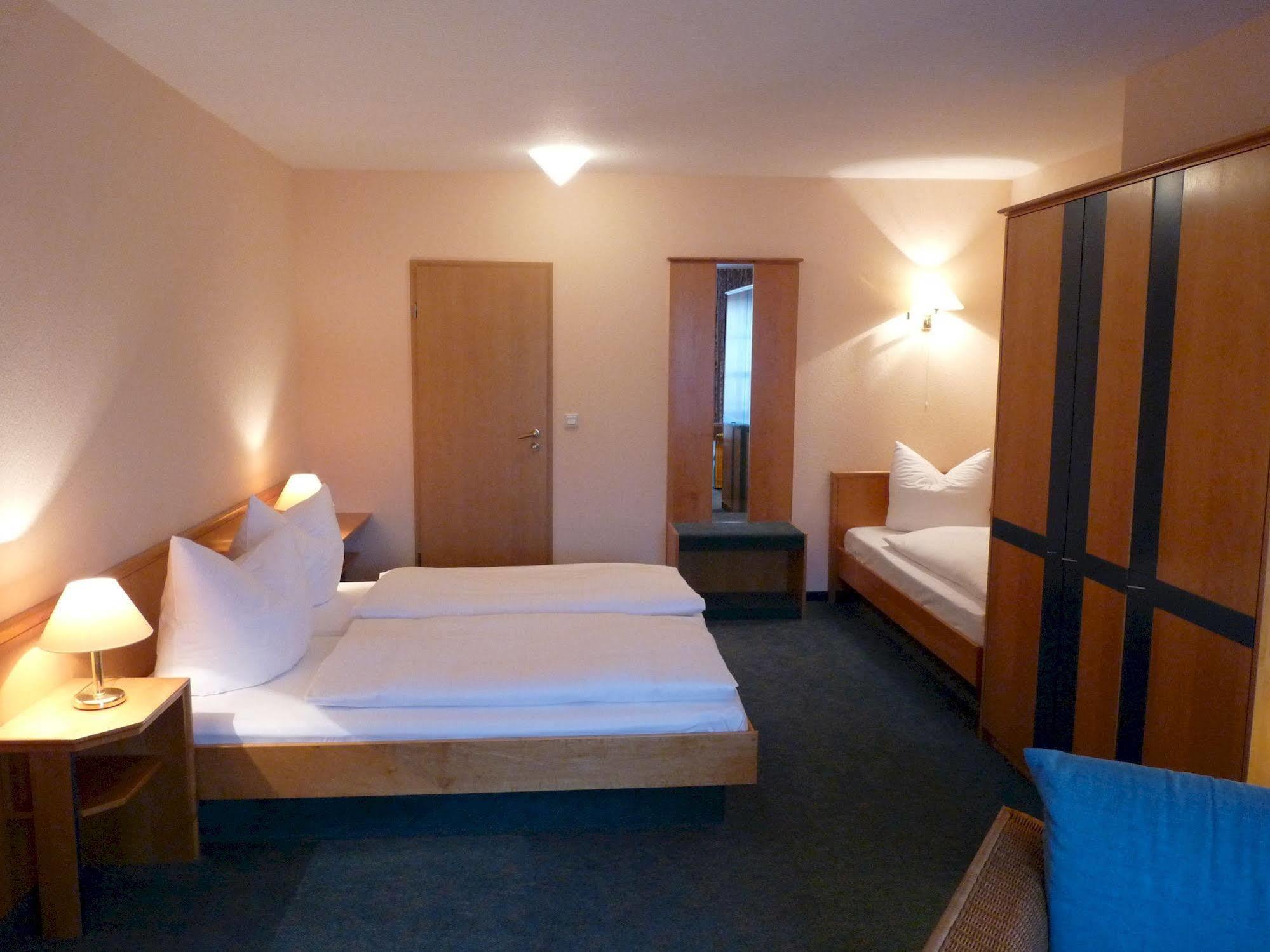 Hotel Garni "Zum Eichwerder" Темплин Экстерьер фото
